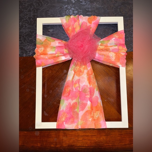 Floral Pink and White Decorative Frame - Picture 1 of 3